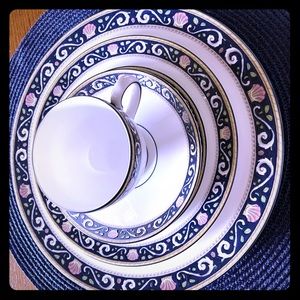 Wedgwood Runnymede dark blue 5 pc place setting.